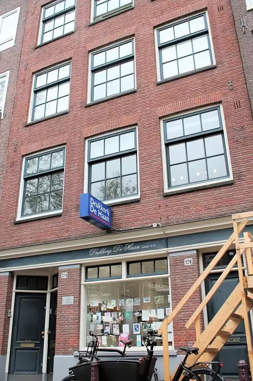 geblurde versie van de foto als achtergrond