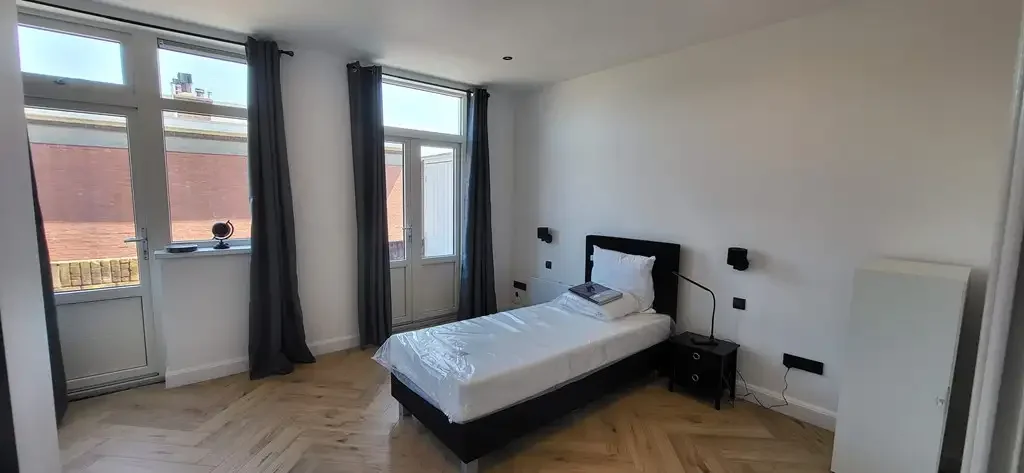 geblurde versie van de foto als achtergrond