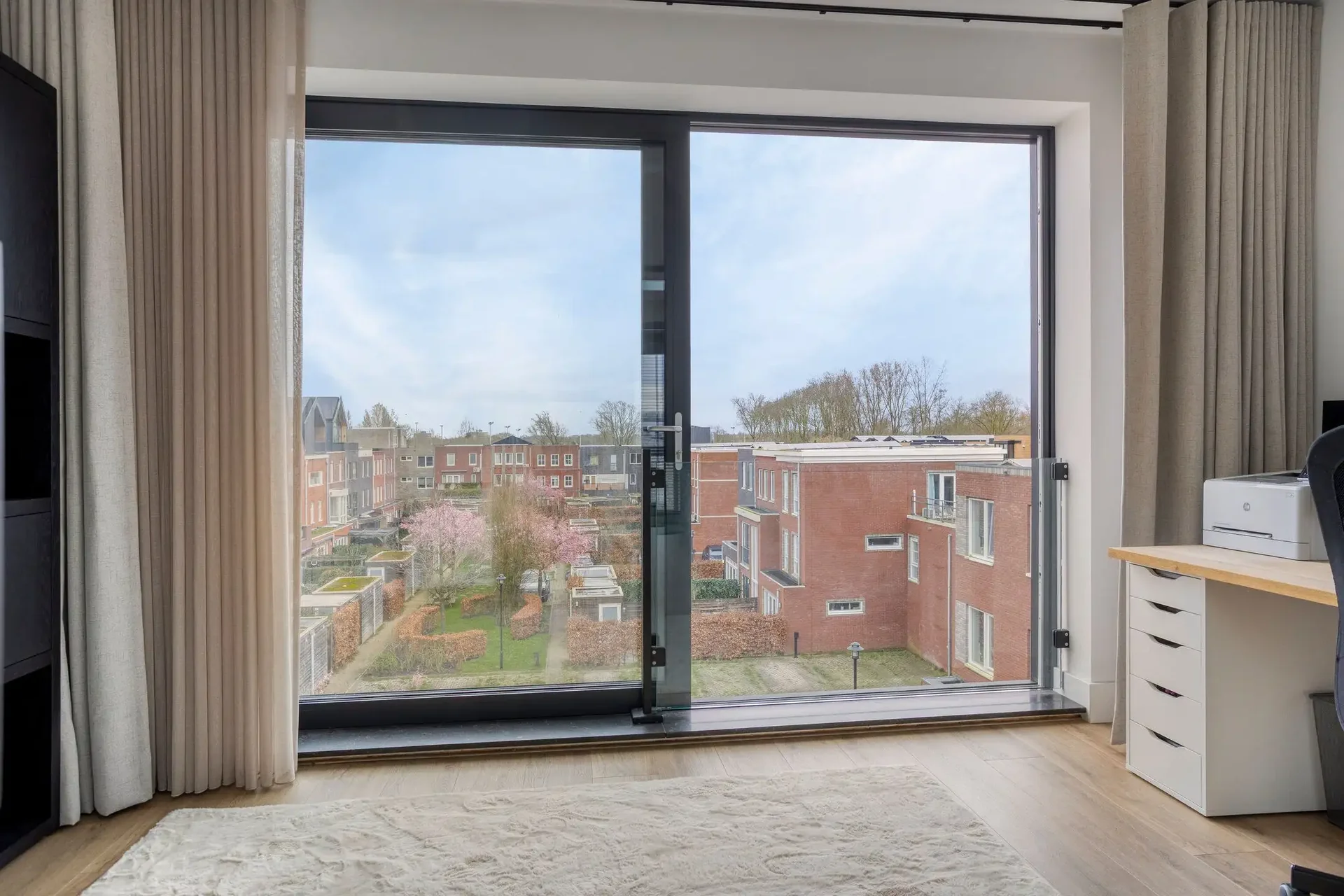 geblurde versie van de foto als achtergrond