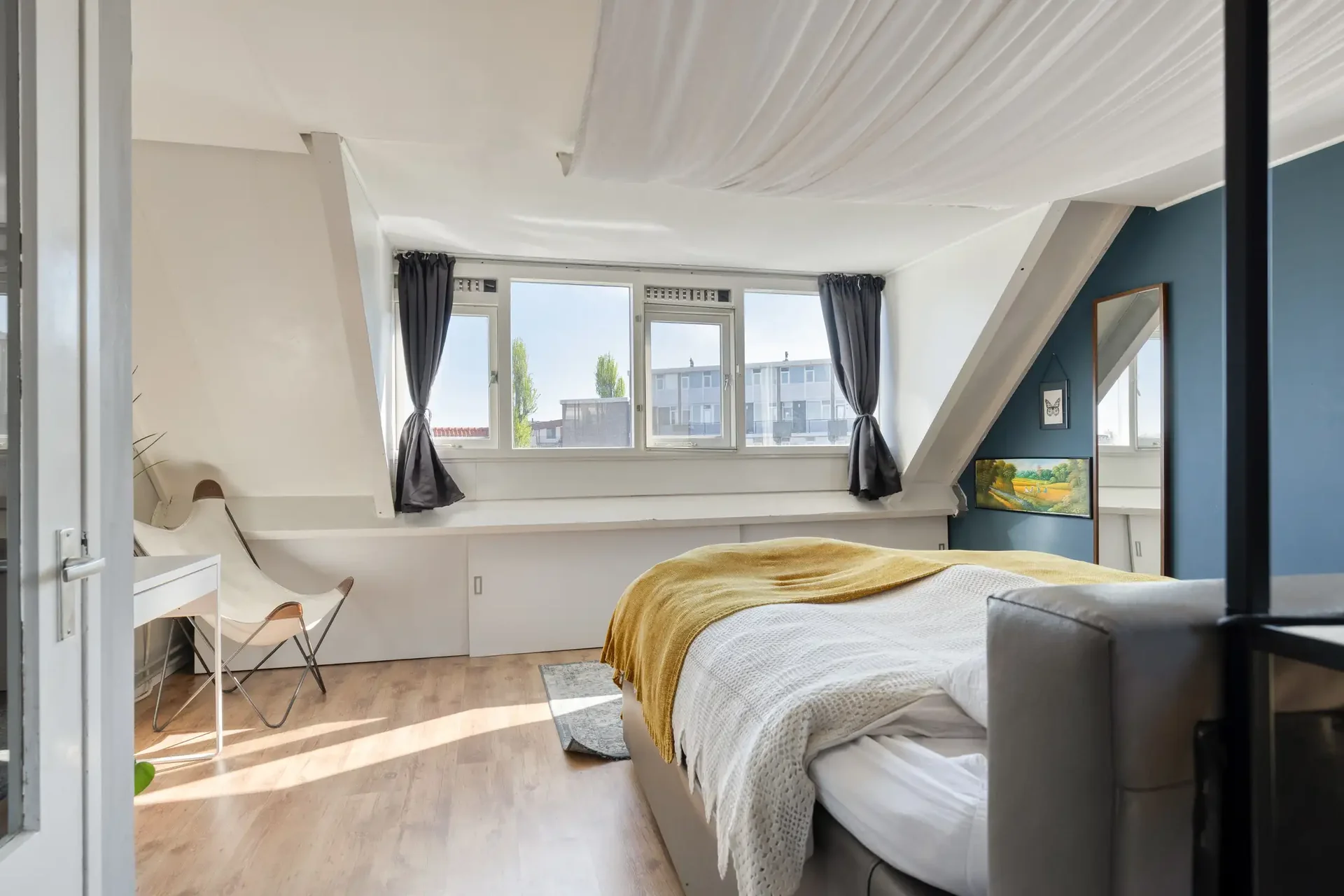geblurde versie van de foto als achtergrond