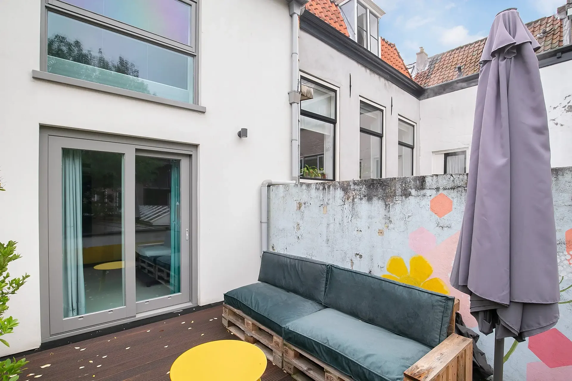 geblurde versie van de foto als achtergrond