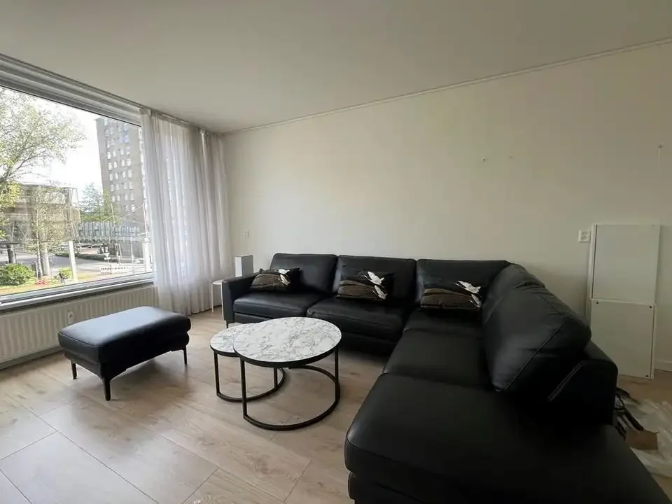 geblurde versie van de foto als achtergrond