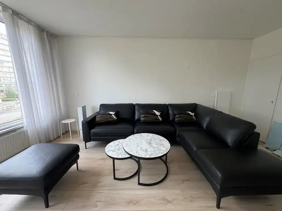 geblurde versie van de foto als achtergrond