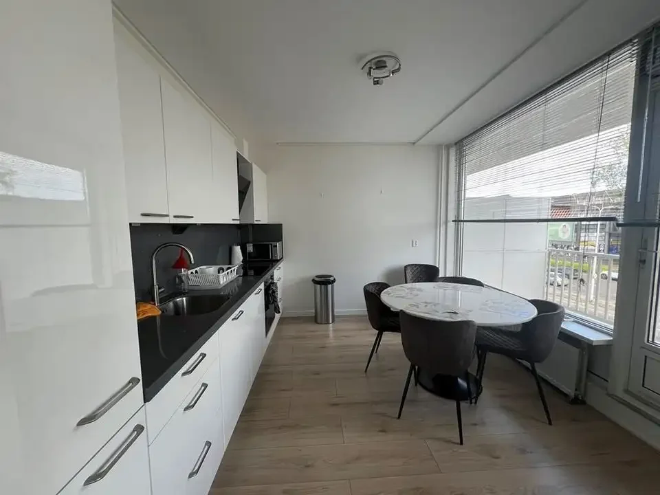 geblurde versie van de foto als achtergrond