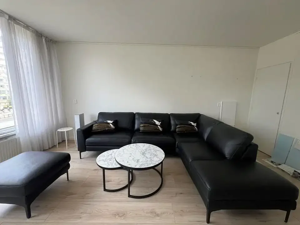 geblurde versie van de foto als achtergrond