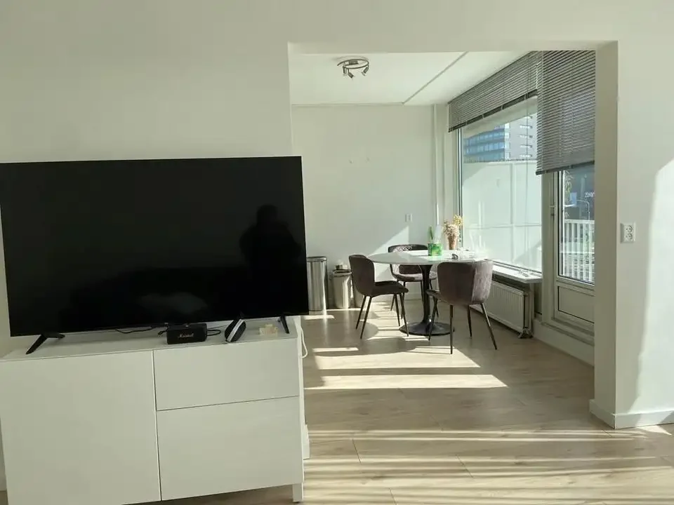geblurde versie van de foto als achtergrond