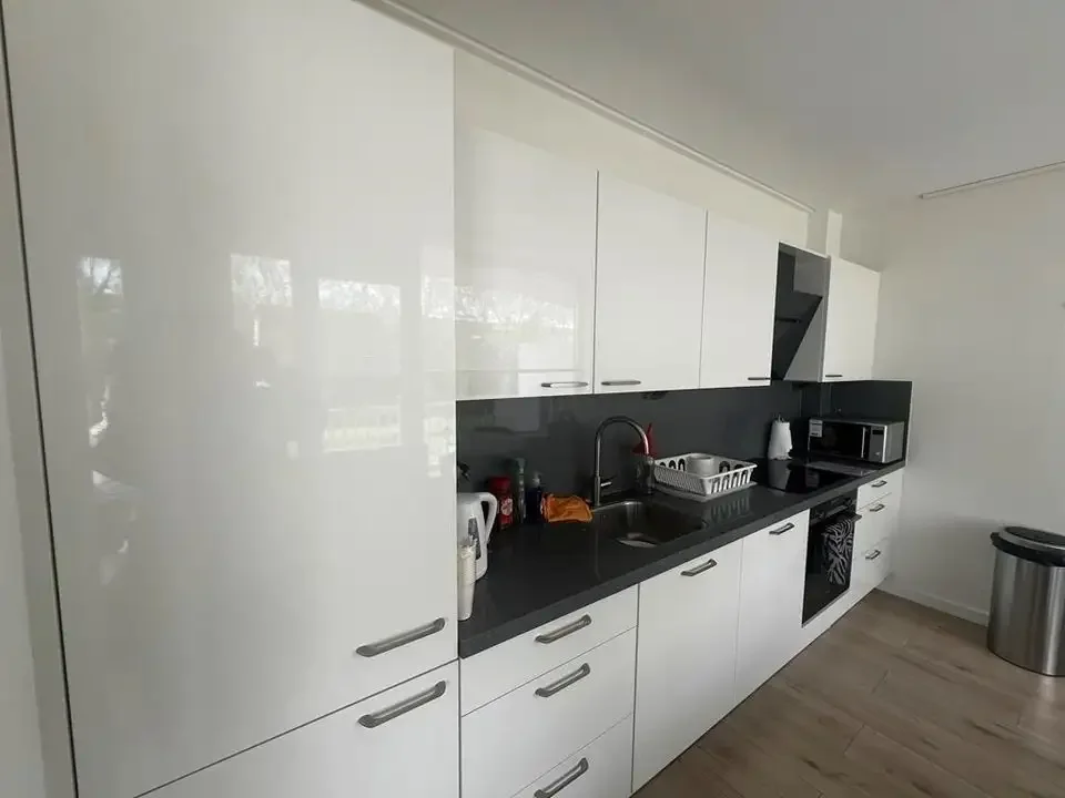 geblurde versie van de foto als achtergrond
