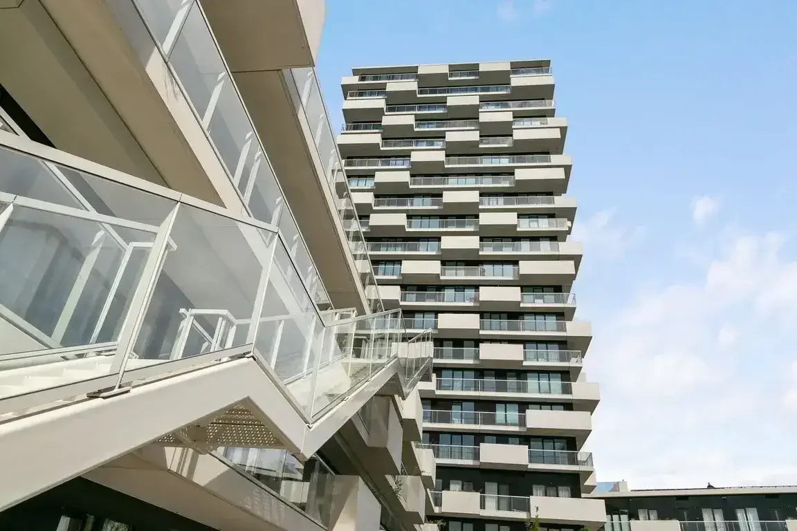 geblurde versie van de foto als achtergrond