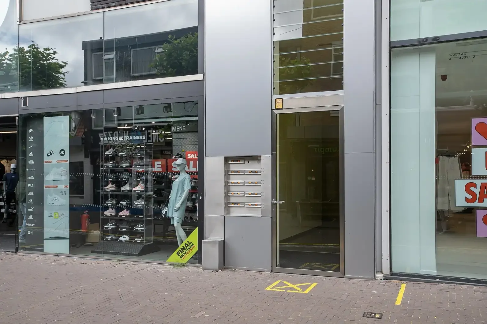geblurde versie van de foto als achtergrond