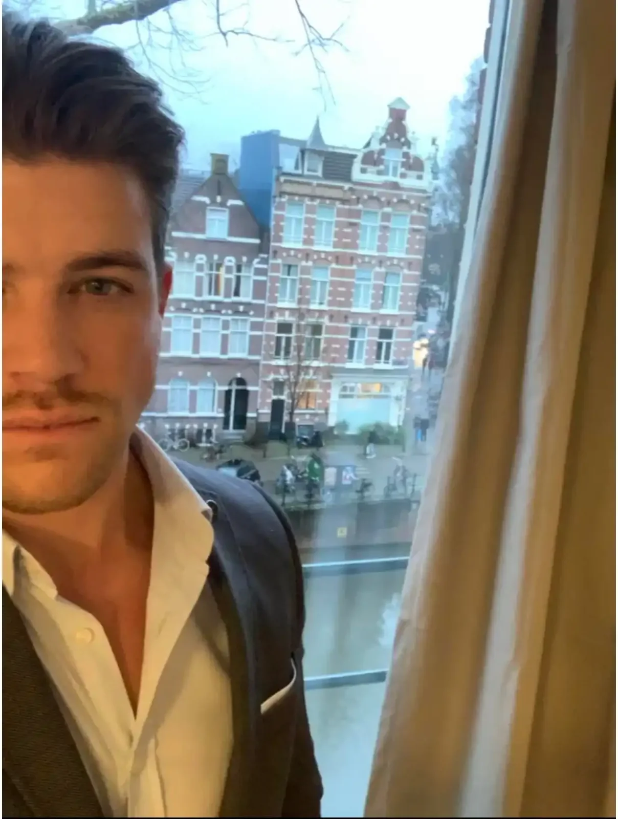 geblurde versie van de foto als achtergrond
