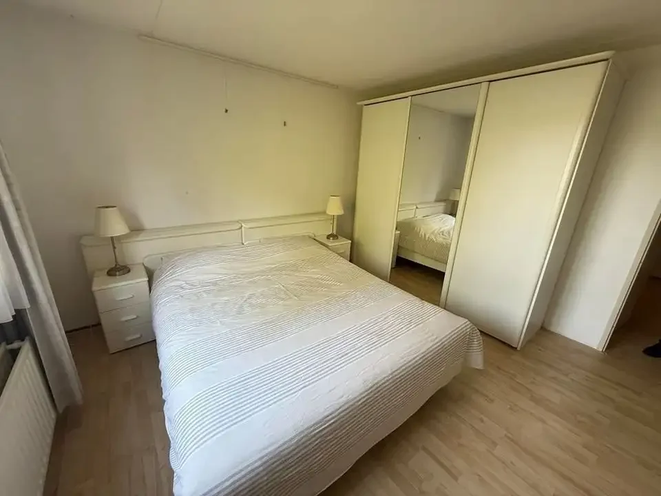 geblurde versie van de foto als achtergrond