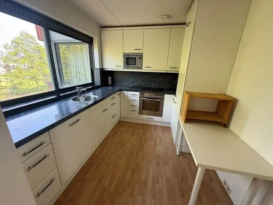 geblurde versie van de foto als achtergrond