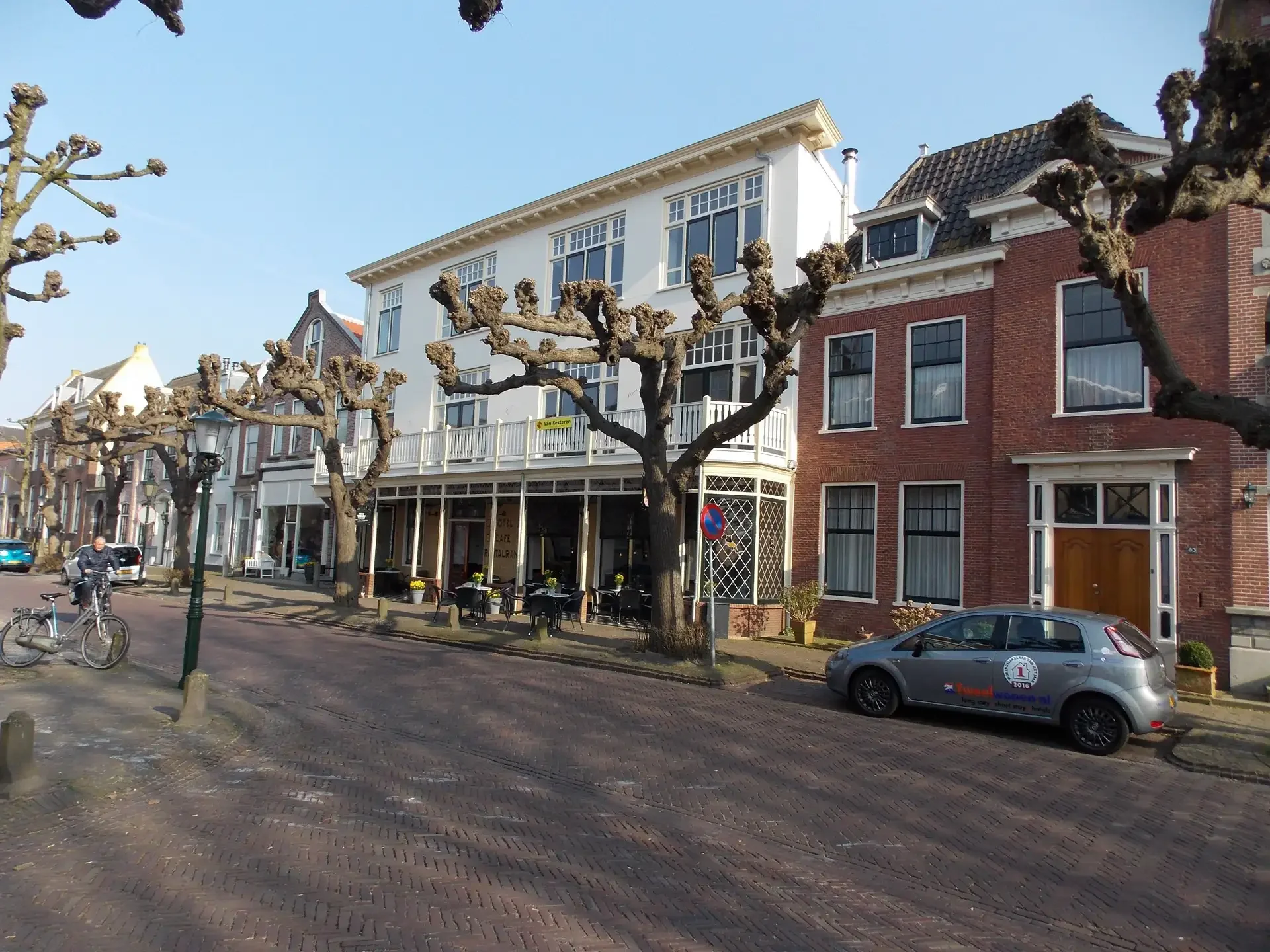 geblurde versie van de foto als achtergrond