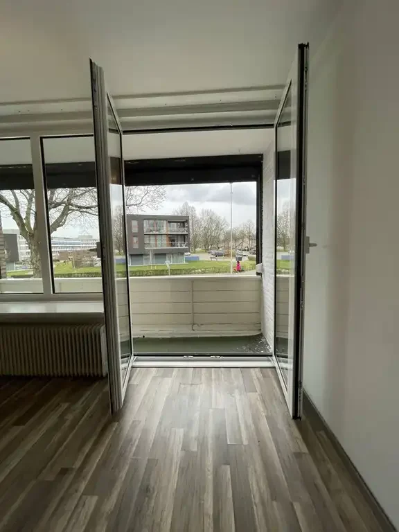 geblurde versie van de foto als achtergrond