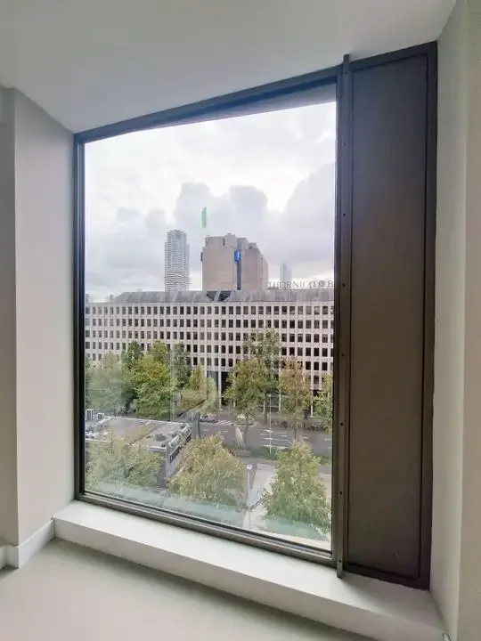 geblurde versie van de foto als achtergrond