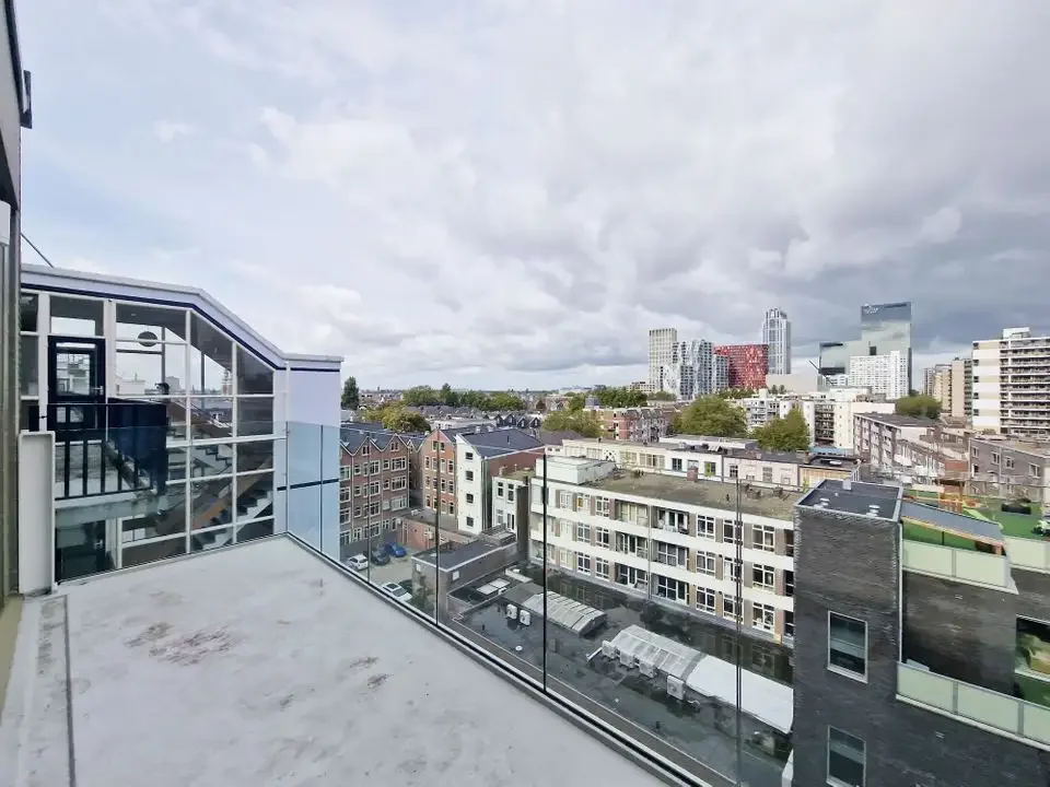 geblurde versie van de foto als achtergrond