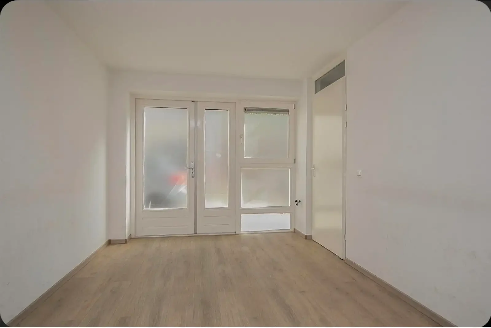 geblurde versie van de foto als achtergrond