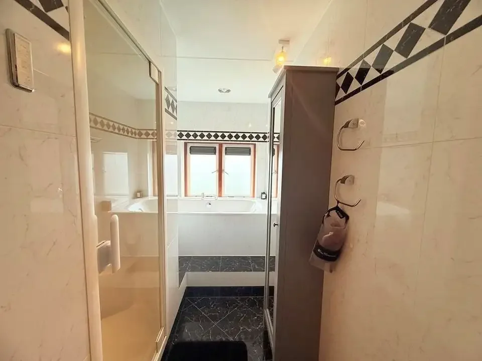 geblurde versie van de foto als achtergrond