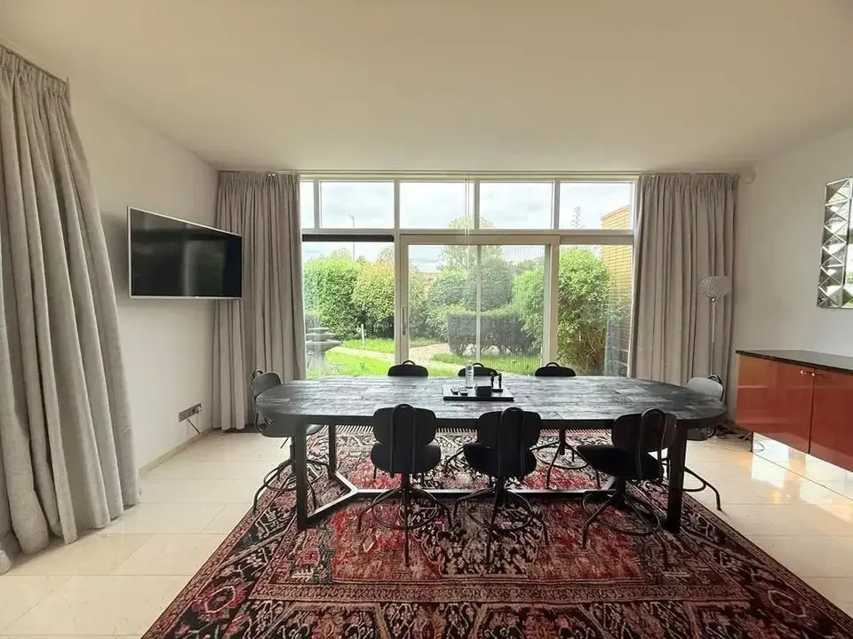 geblurde versie van de foto als achtergrond
