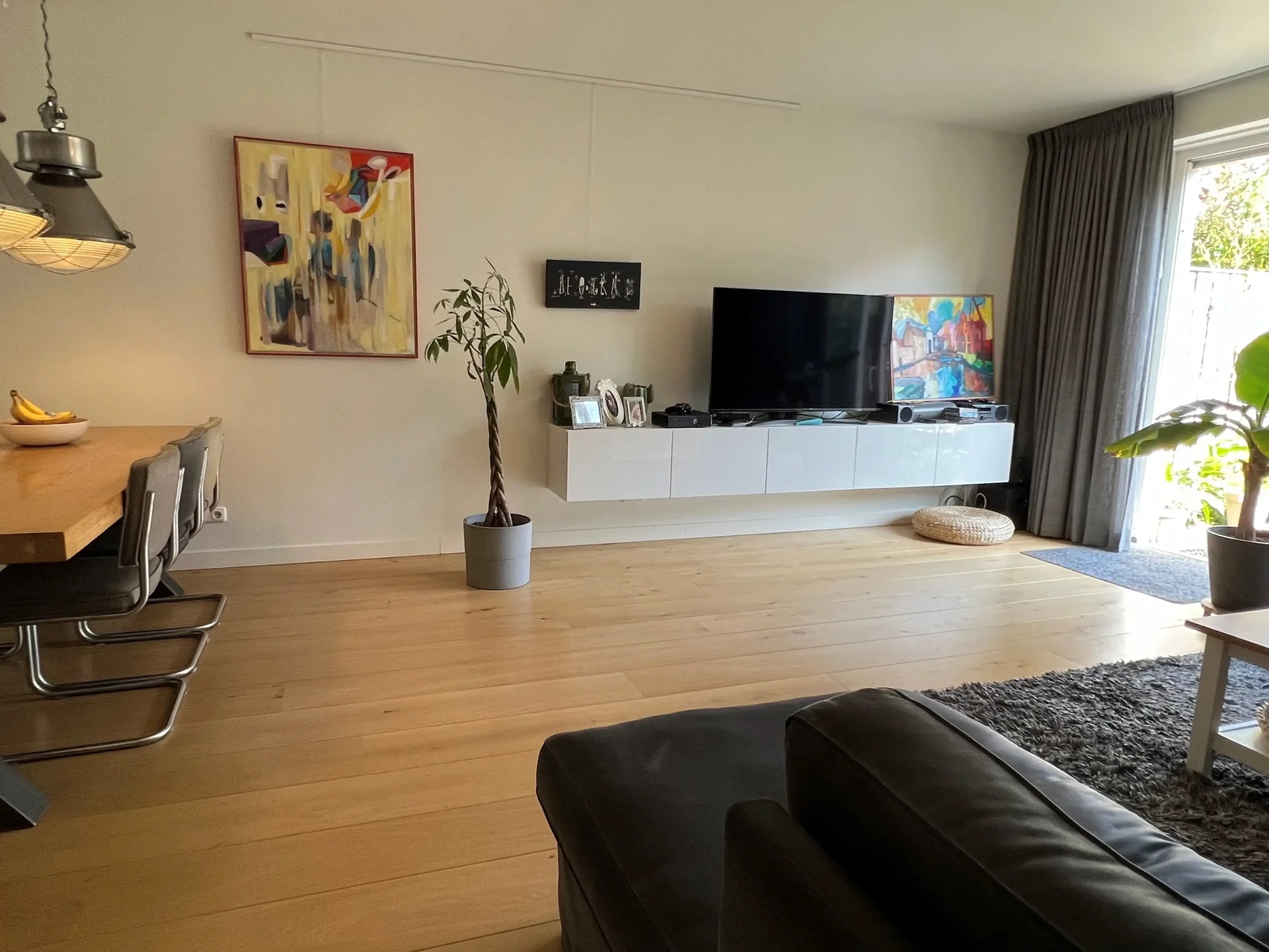 geblurde versie van de foto als achtergrond