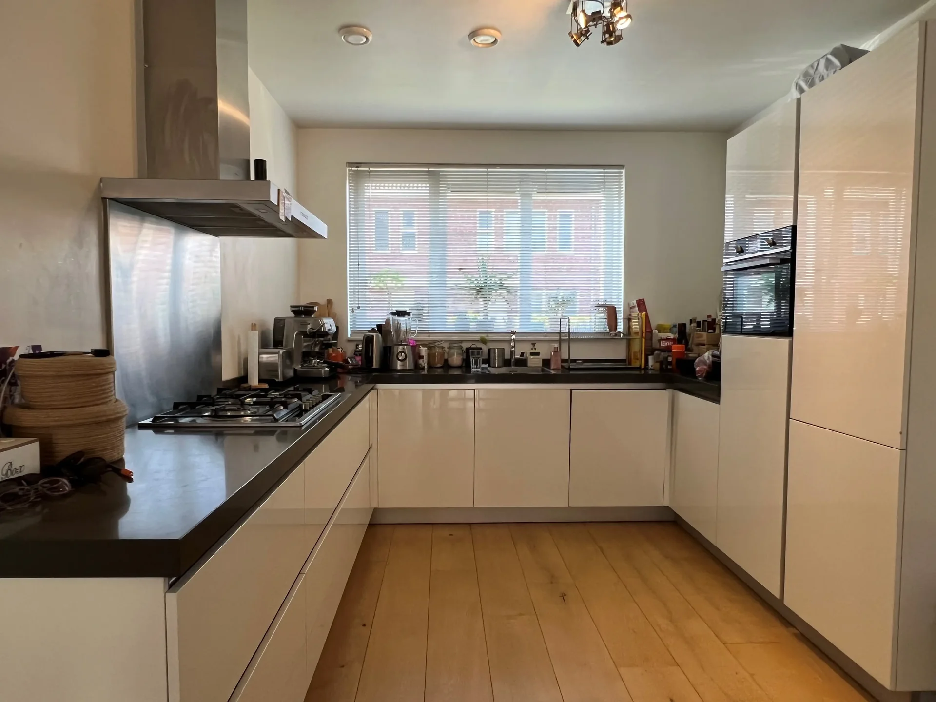 geblurde versie van de foto als achtergrond