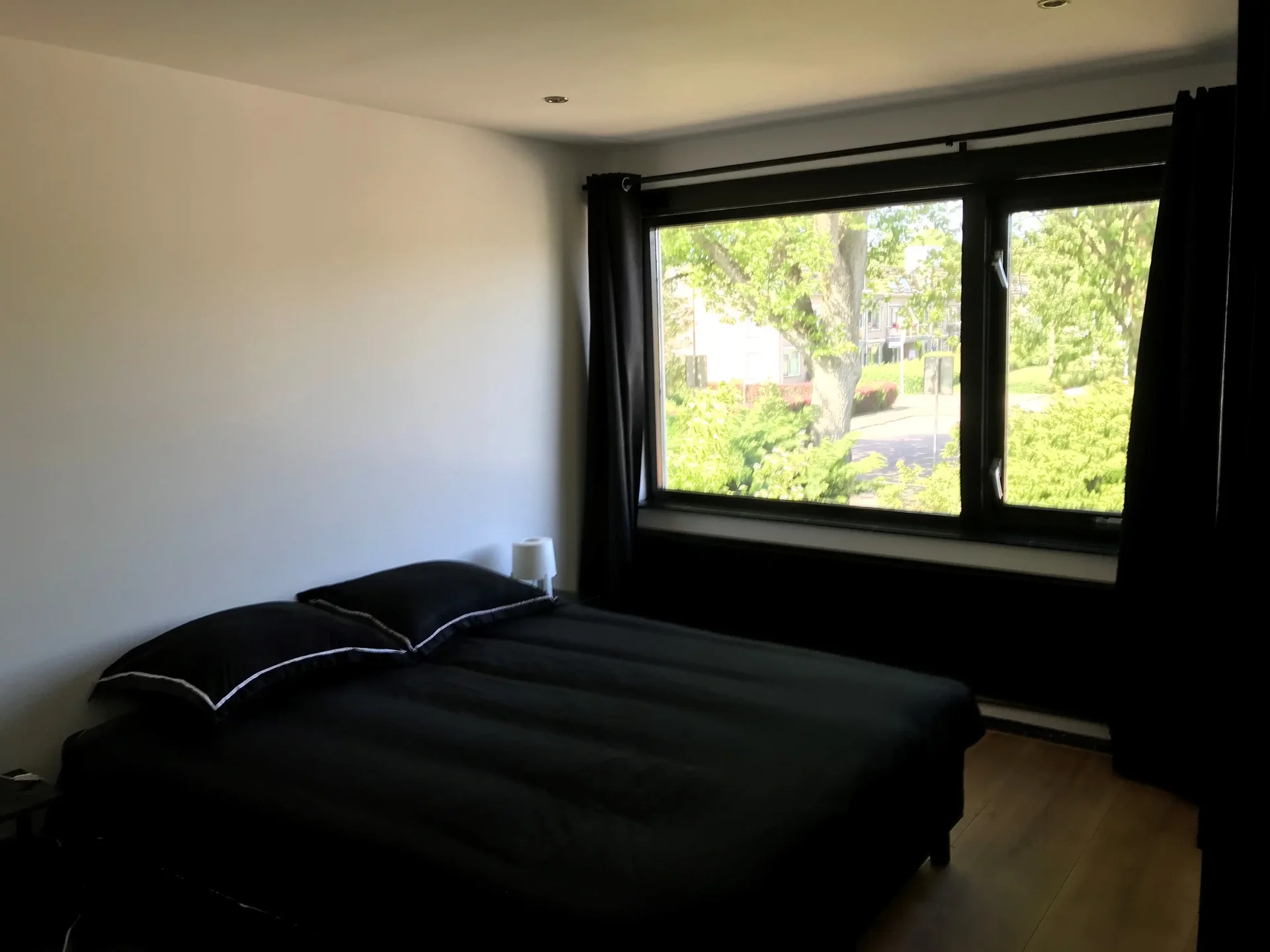 geblurde versie van de foto als achtergrond