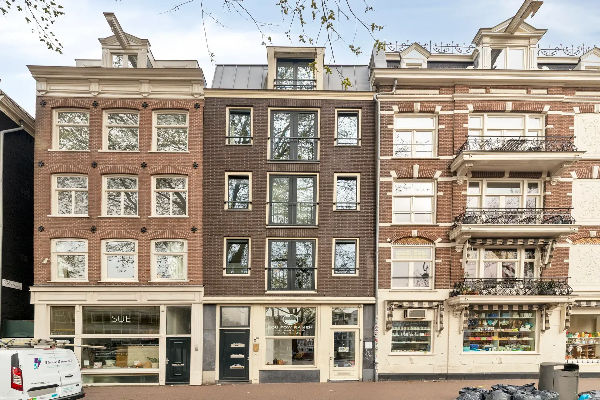 geblurde versie van de foto als achtergrond