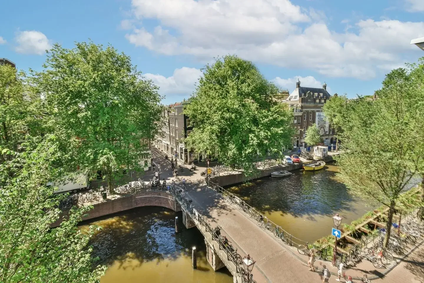 geblurde versie van de foto als achtergrond