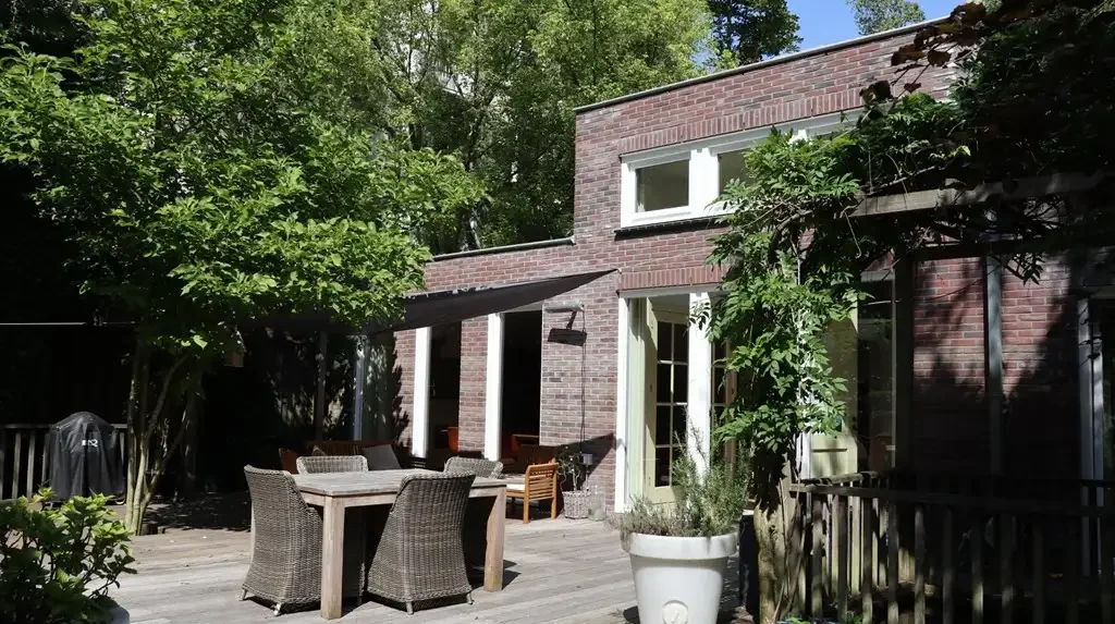 geblurde versie van de foto als achtergrond