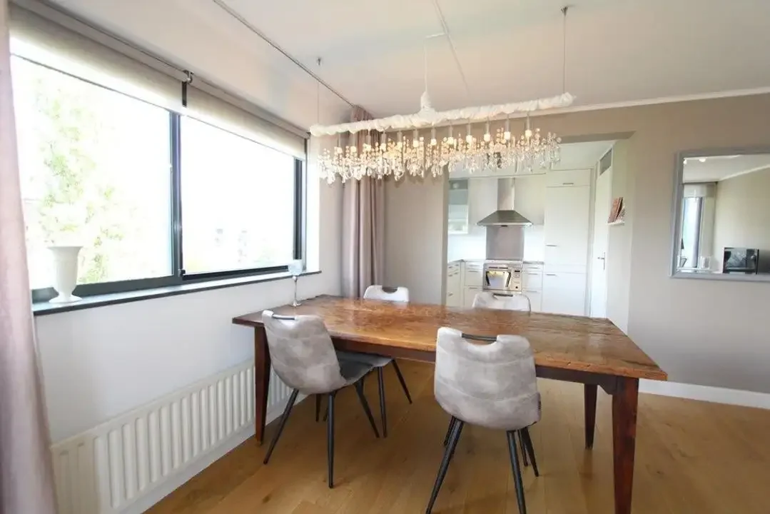geblurde versie van de foto als achtergrond