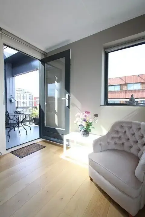 geblurde versie van de foto als achtergrond