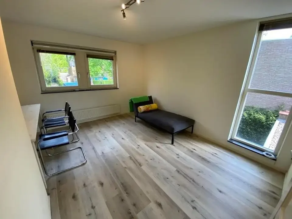 geblurde versie van de foto als achtergrond