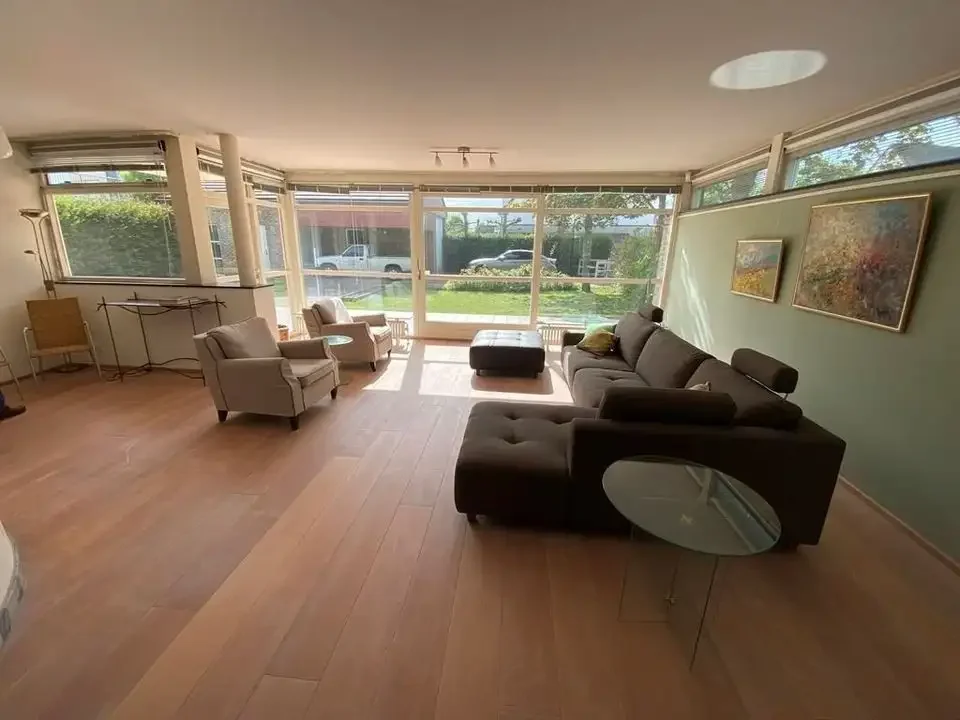 geblurde versie van de foto als achtergrond