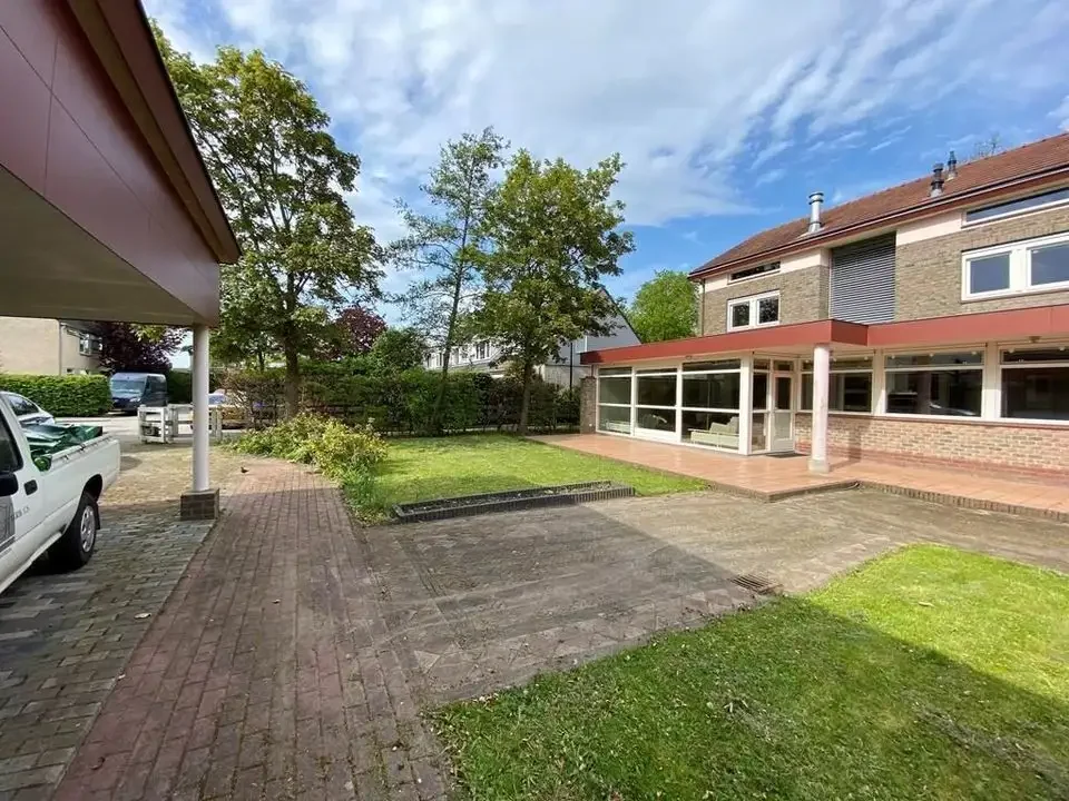 geblurde versie van de foto als achtergrond