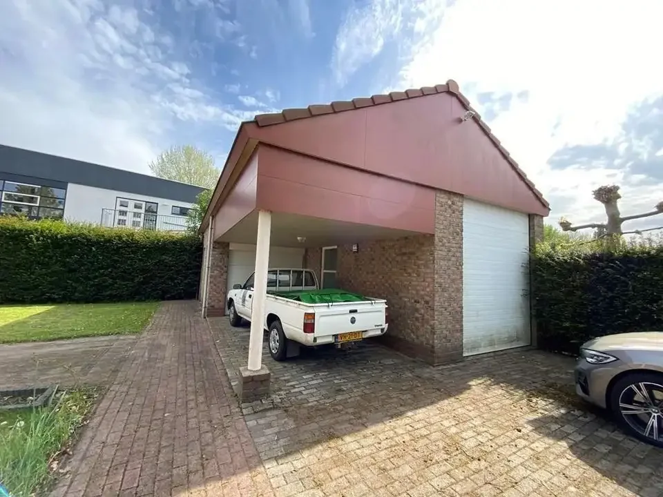 geblurde versie van de foto als achtergrond