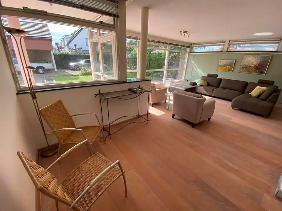 geblurde versie van de foto als achtergrond