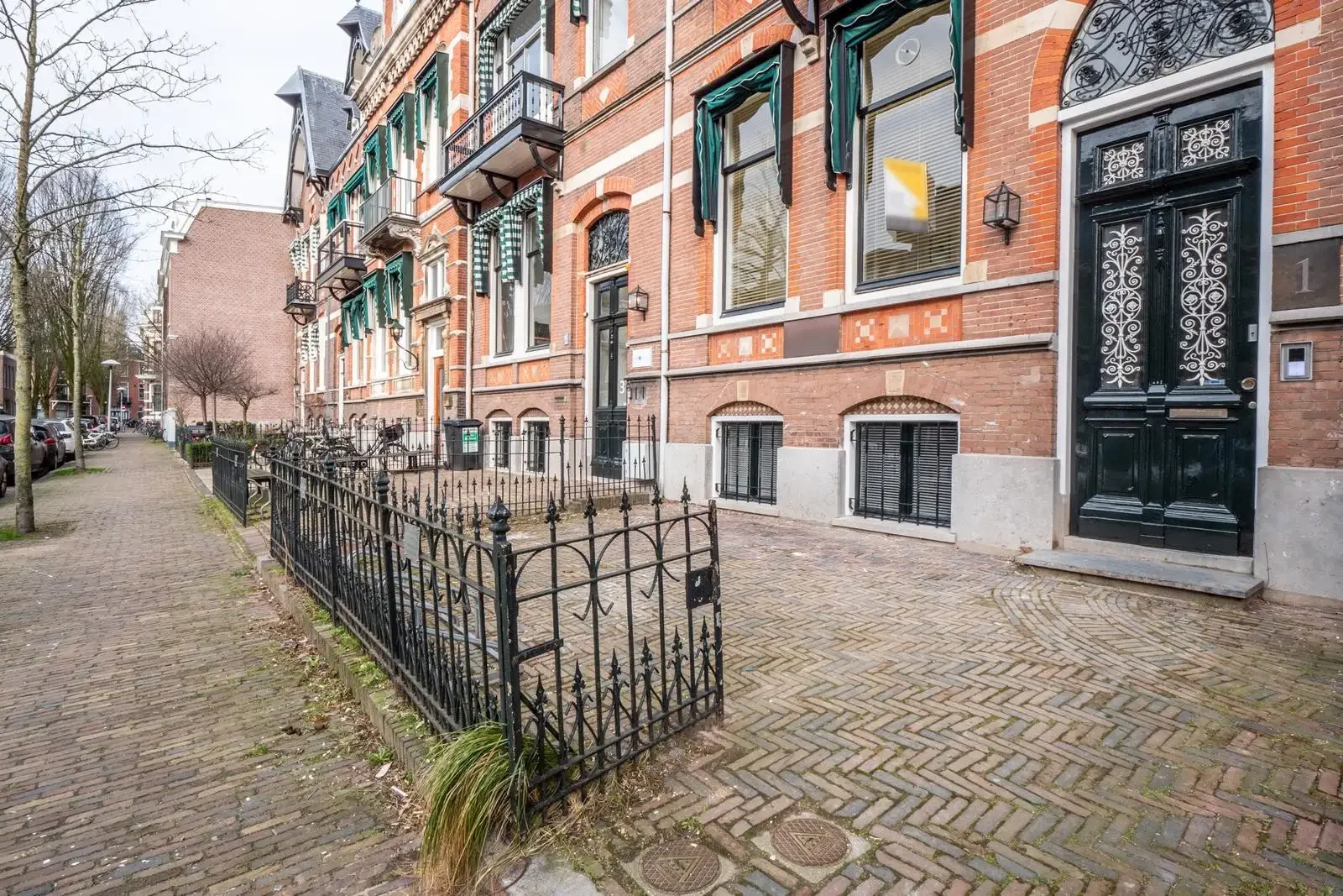 geblurde versie van de foto als achtergrond