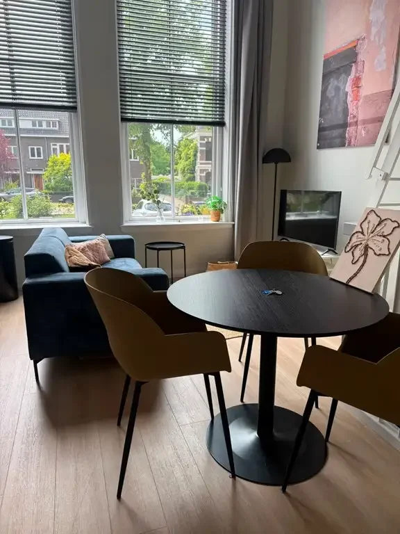 geblurde versie van de foto als achtergrond