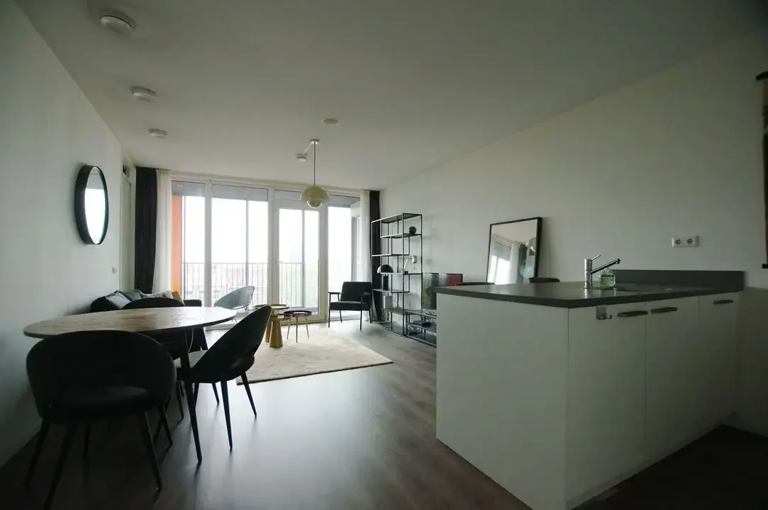 geblurde versie van de foto als achtergrond