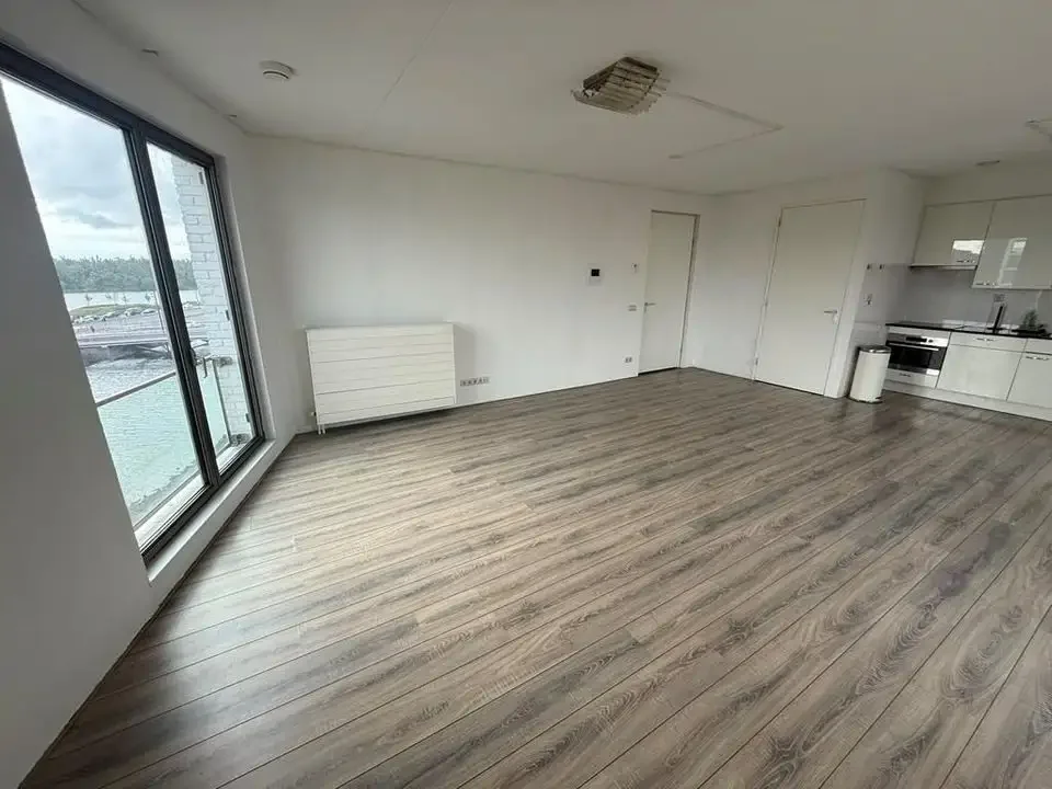 geblurde versie van de foto als achtergrond