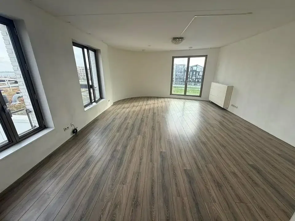 geblurde versie van de foto als achtergrond
