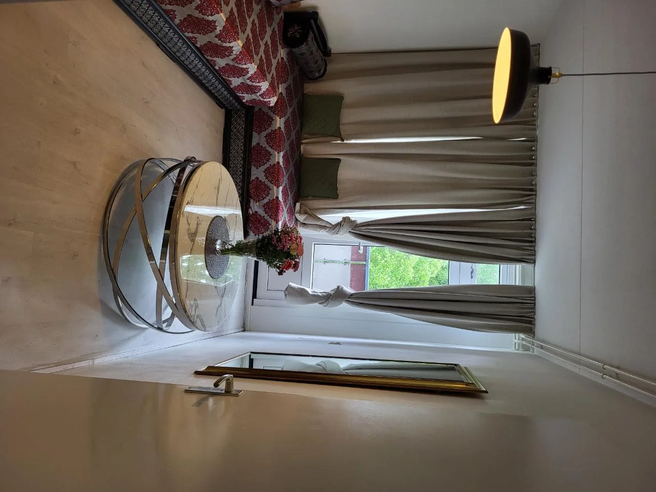 geblurde versie van de foto als achtergrond
