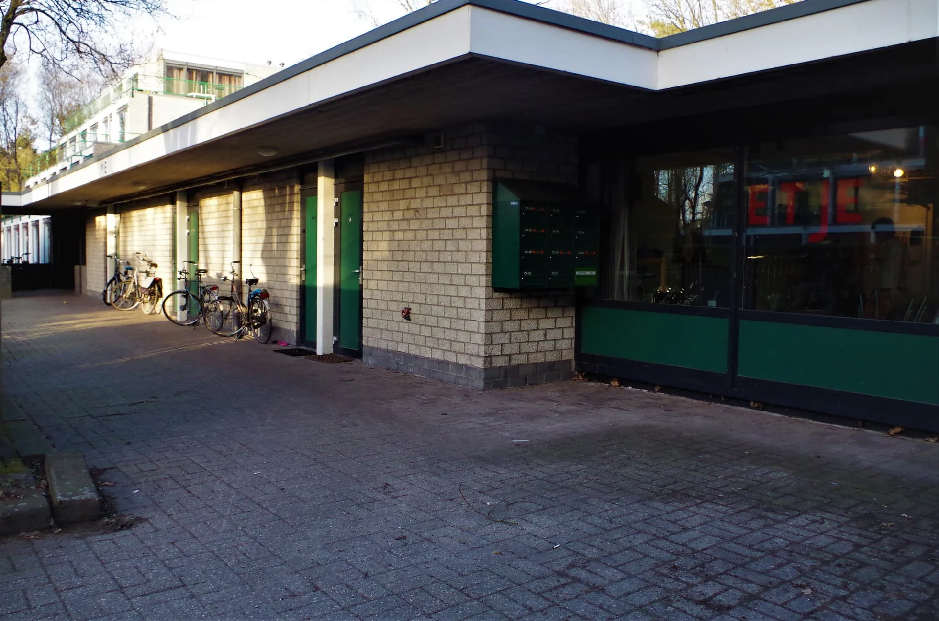 geblurde versie van de foto als achtergrond