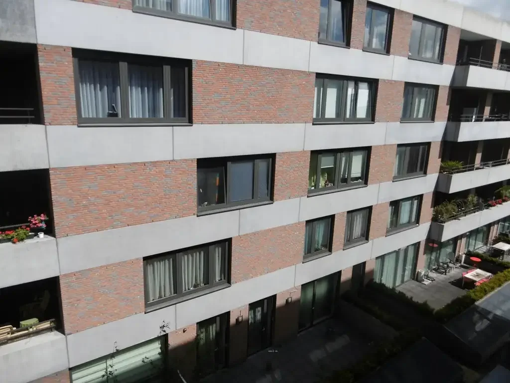 geblurde versie van de foto als achtergrond