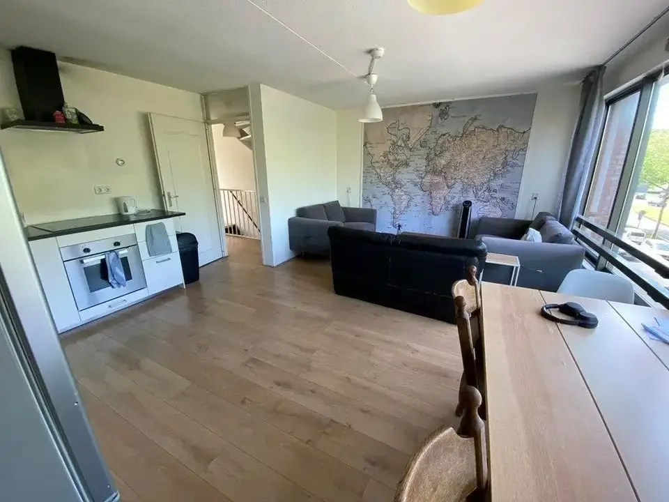 geblurde versie van de foto als achtergrond