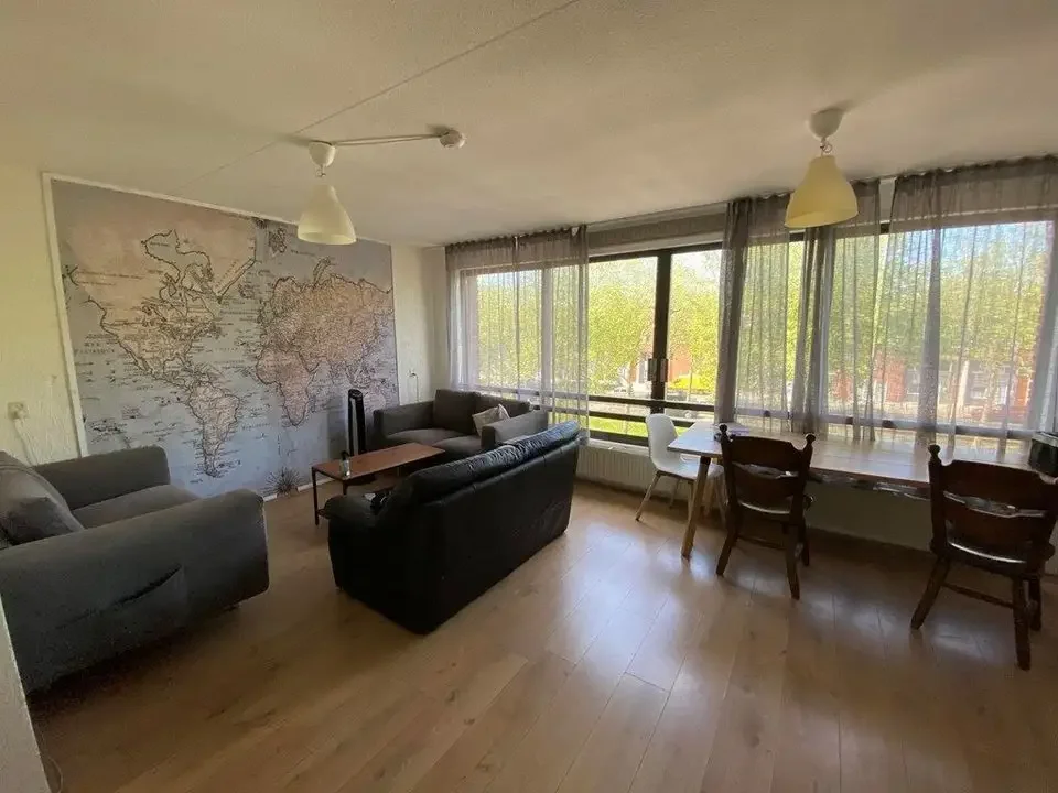 geblurde versie van de foto als achtergrond