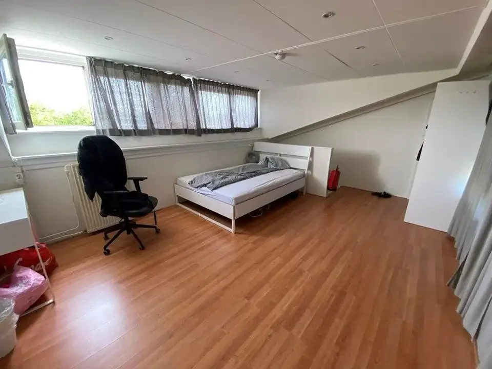 geblurde versie van de foto als achtergrond