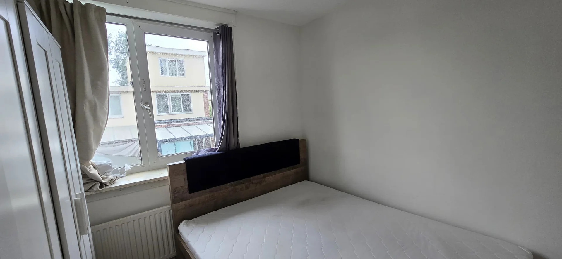 Foto van de Kamer gelegen aan de Frederik van Dorpstraat in Amsterdam
