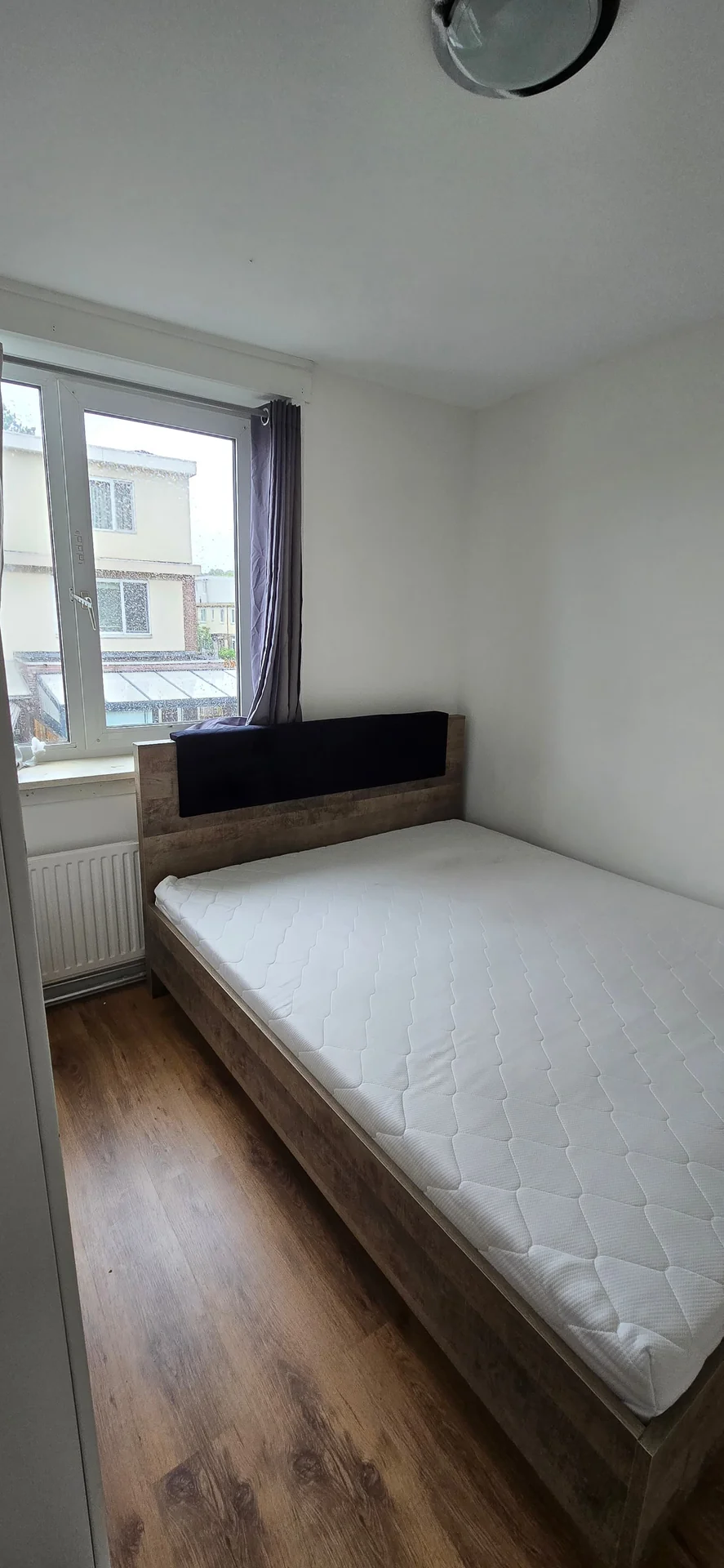Foto van de Kamer gelegen aan de Frederik van Dorpstraat in Amsterdam