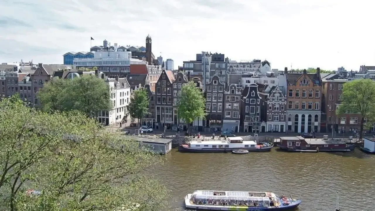 geblurde versie van de foto als achtergrond